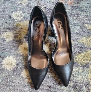 Black Pumps